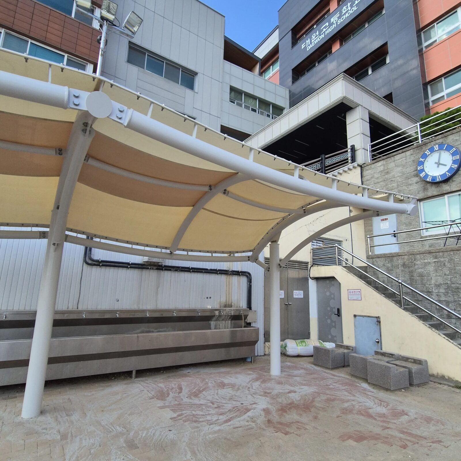 시공 후 - 광진고등학교 교내 보도블럭 전면 교체 시공 집사픽스